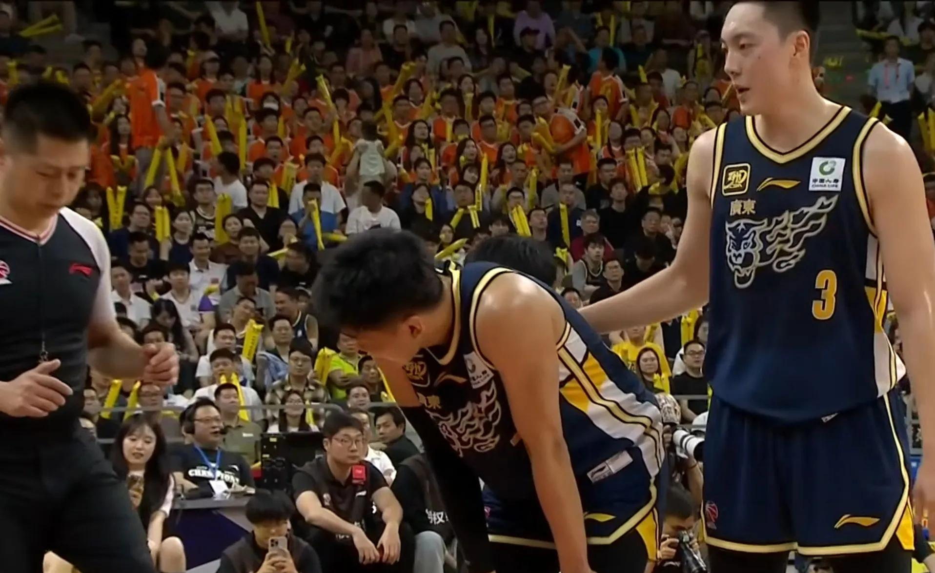 包含CBA季后赛冲刺阶段走向成谜,上海海港门线救险,话题不断,更衣室氛围转暖的词条 包含CBA季后赛冲刺阶段走向成谜,上海海港门线救险,话题不断,更衣室氛围转暖的词条